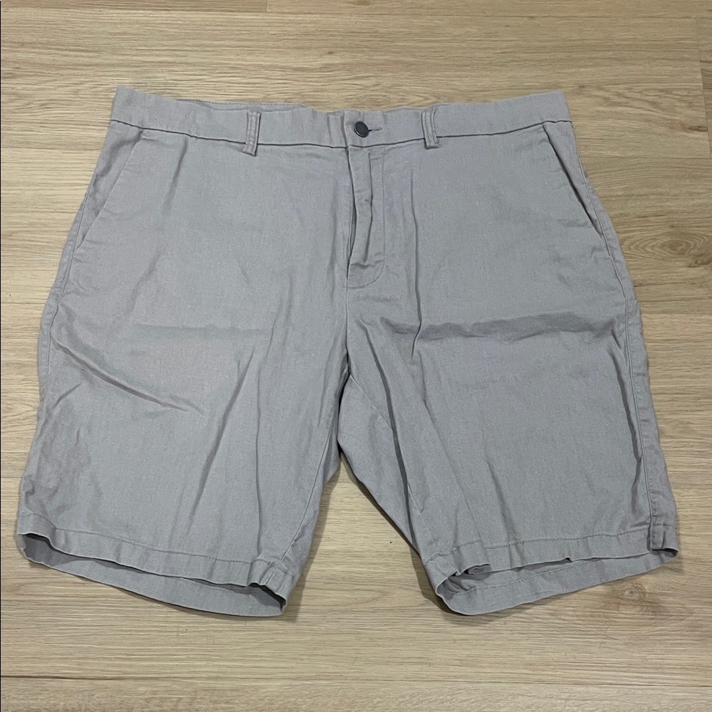 Old Navy Men's Flat Front Shorts in Light Gray